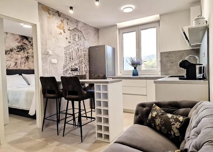Monlux Studio Apartment